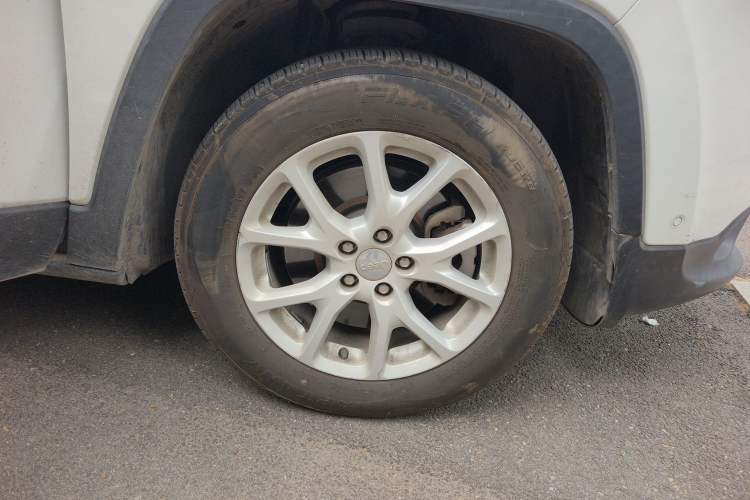 Used Jeep Cherokee 2016 2.4L Leading Edition Right Front Wheel Hub