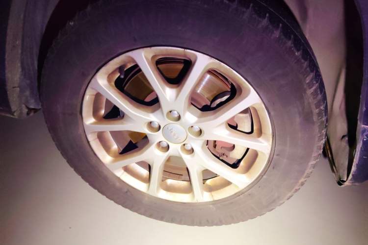 Used Jeep Cherokee 2016 2.4L Professional Edition Right Front Wheel Hub
