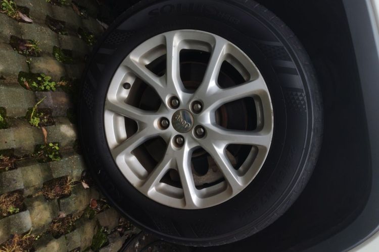 Used Jeep Cherokee 2016 2.4L Leading Edition Right Front Wheel Hub