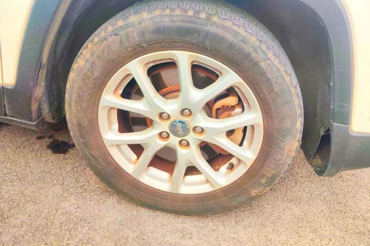 Used Jeep Cherokee 2016 2.4L Leading Smart Version Right Front Wheel Hub