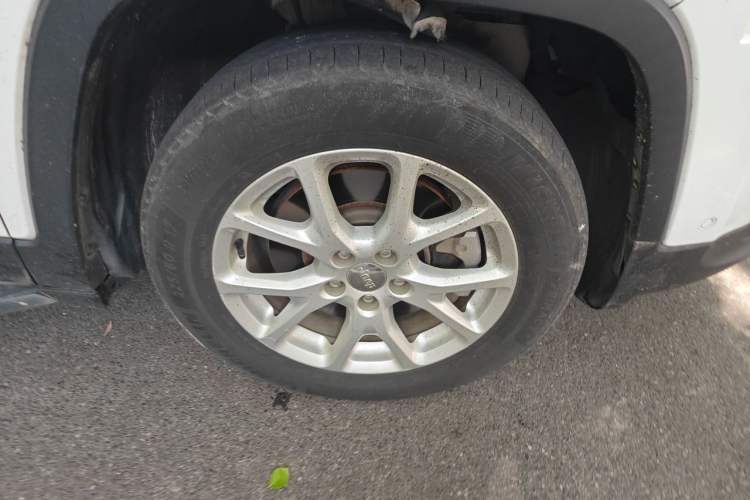 Used Jeep Cherokee 2016 2.0L Superior Edition Right Front Wheel Hub