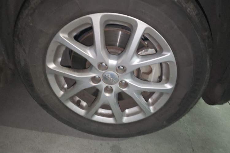 Used Jeep Cherokee 2016 2.4L Professional Edition Right Front Wheel Hub
