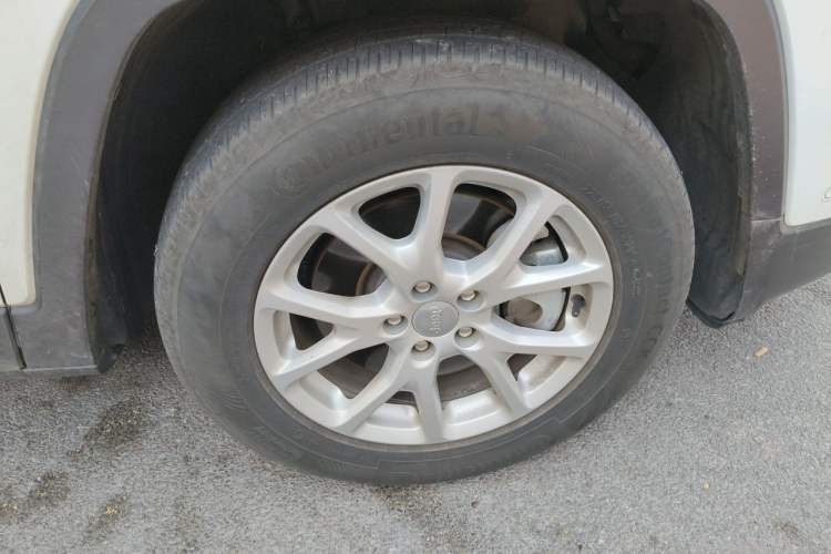 Used Jeep Cherokee 2016 2.4L Professional Edition Right Front Wheel Hub