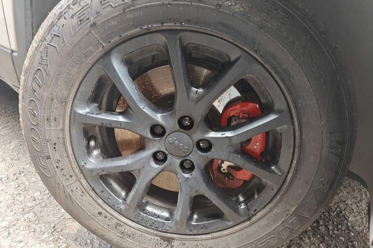 Used Jeep Cherokee 2016 2.4L Professional Smart Version Right Front Wheel Hub
