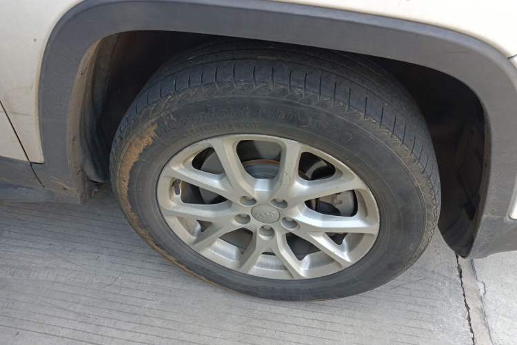 Used Jeep Cherokee 2016 2.4L Leading Edition Right Front Wheel Hub