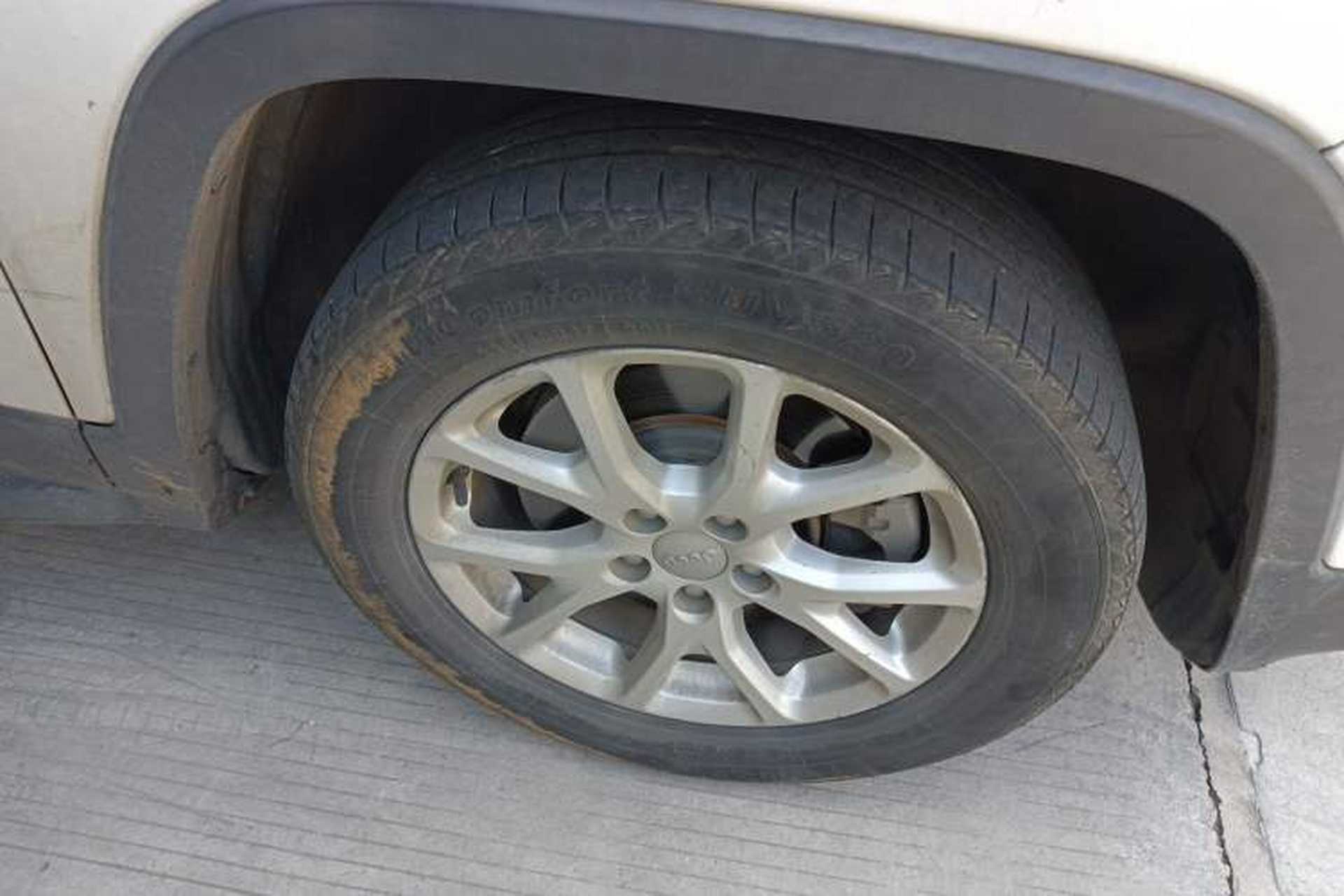 Used Jeep Cherokee 2016 2.4L Leading Edition Right Front Wheel Hub