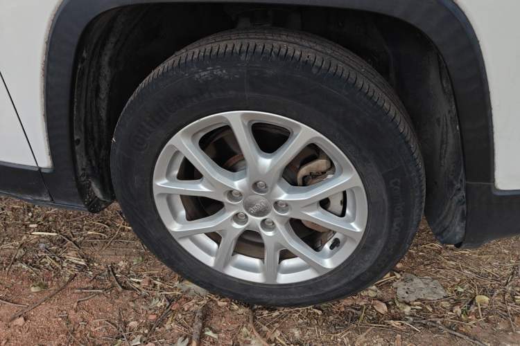 Used Jeep Cherokee 2016 2.0L Smart Version Right Front Wheel Hub