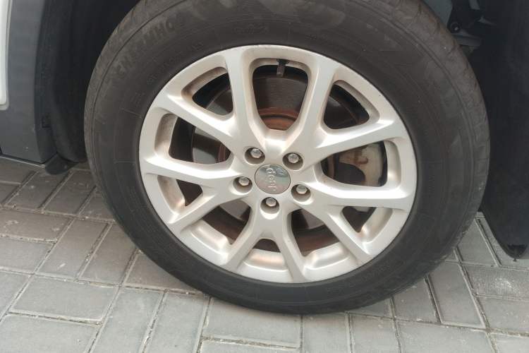 Used Jeep Cherokee 2016 2.4L Leading Edition Right Front Wheel Hub