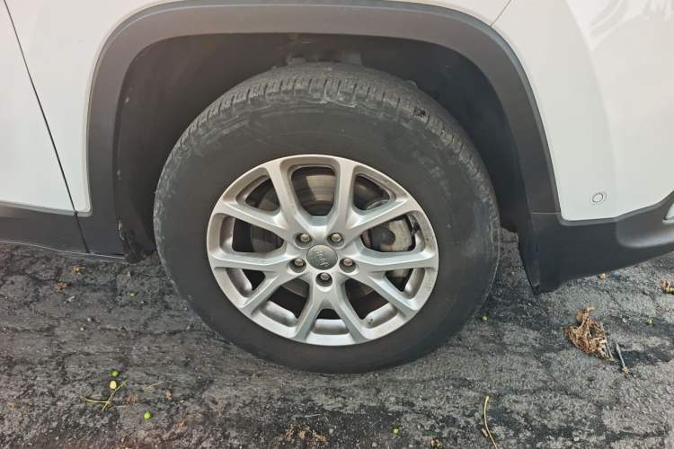 Used Jeep Cherokee 2016 2.4L Professional Edition Right Front Wheel Hub