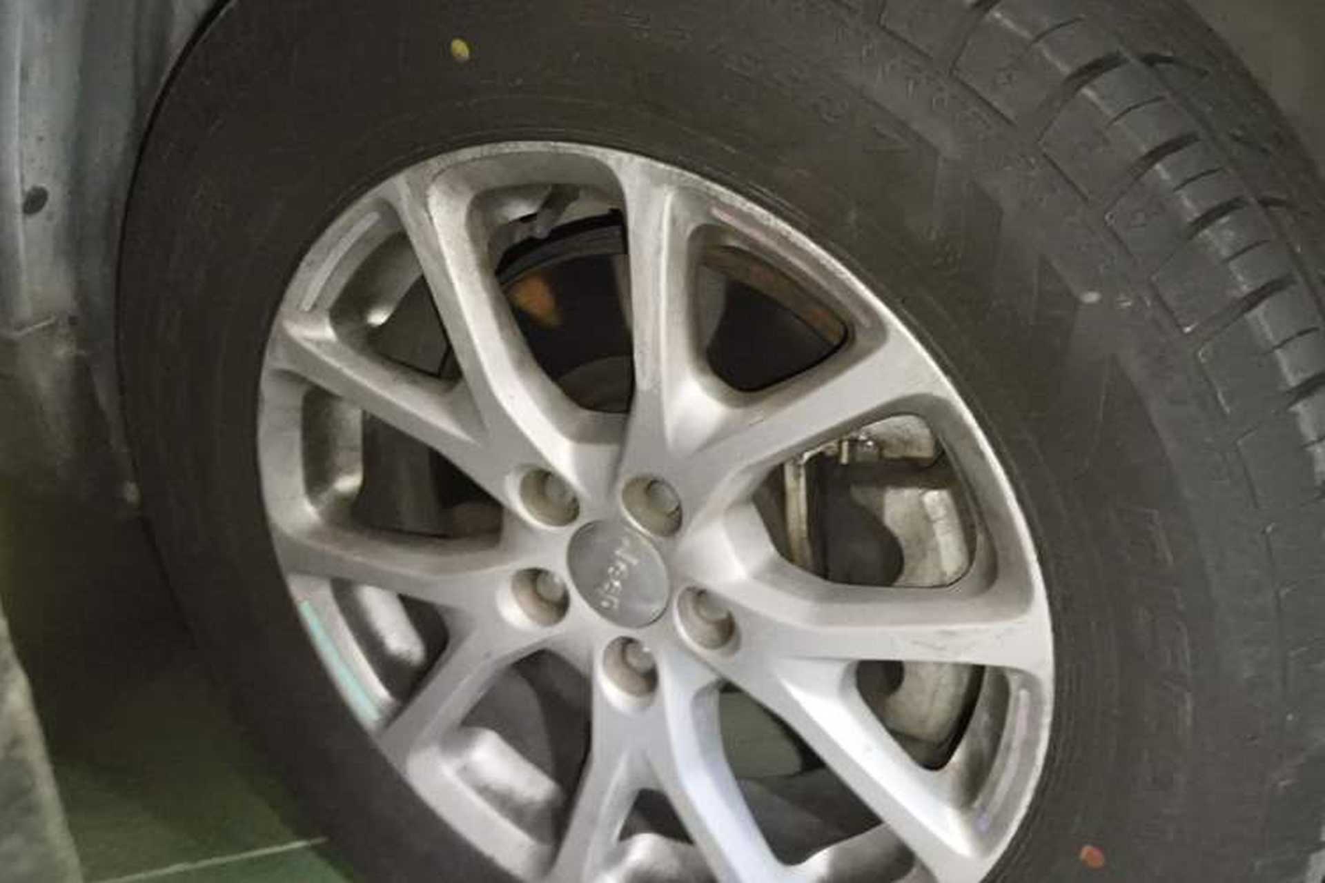 Used Jeep Cherokee 2016 2.4L Professional Edition Right Front Wheel Hub