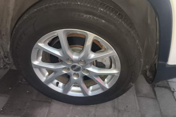 Used Jeep Cherokee 2016 2.0L Smart Version Right Front Wheel Hub