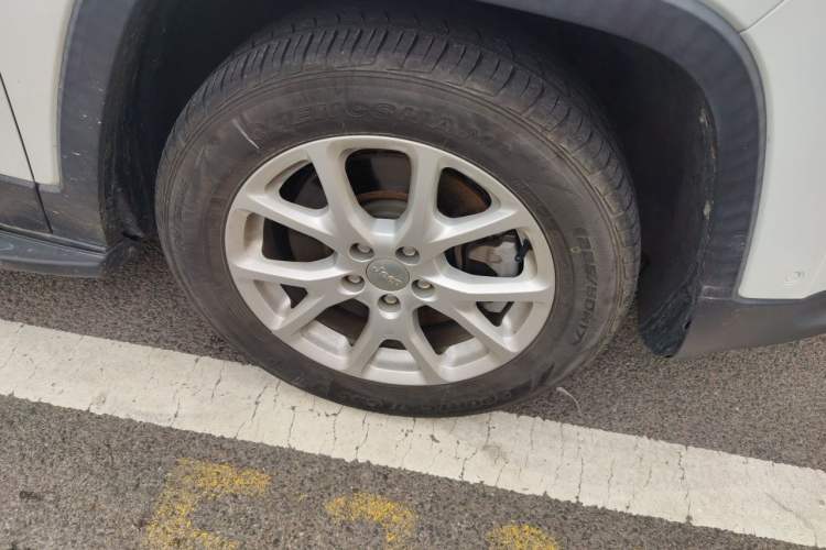 Used Jeep Cherokee 2016 2.4L Leading Edition Right Front Wheel Hub