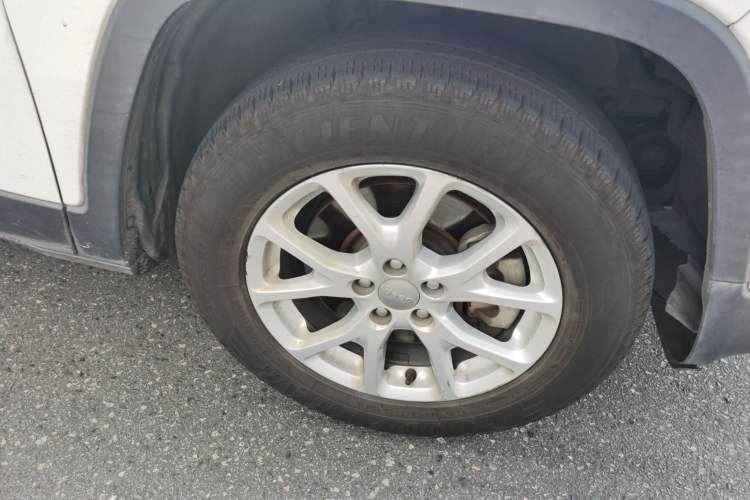 Used Jeep Cherokee 2016 2.4L Professional Edition Right Front Wheel Hub