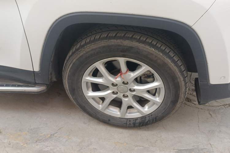 Used Jeep Cherokee 2016 2.4L Professional Edition Right Front Wheel Hub