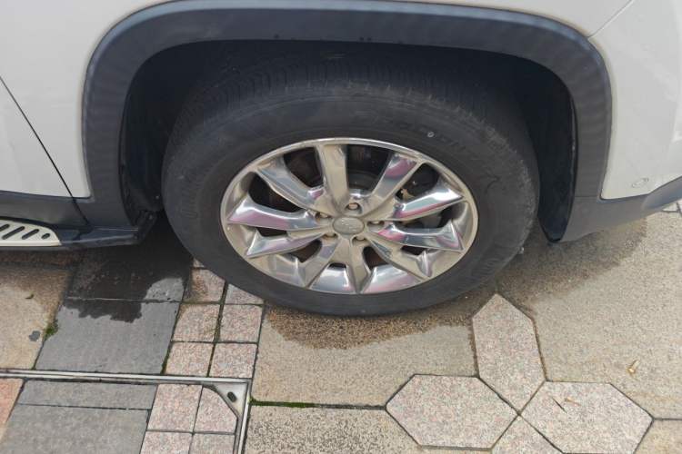 Used Jeep Cherokee 2016 2.4L Superior Edition Right Front Wheel Hub