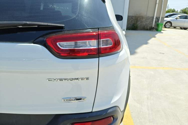Used Jeep Cherokee 2016 2.4L Leading Edition Right Rear Taillight