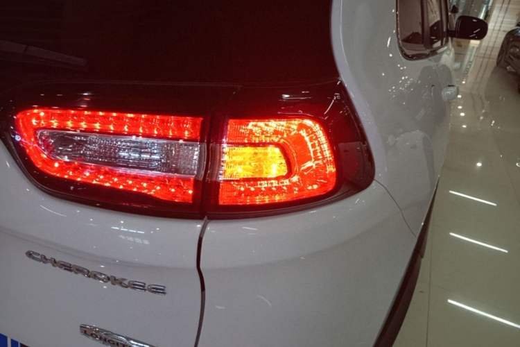Used Jeep Cherokee 2016 2.4L Leading Smart Version Right Rear Taillight