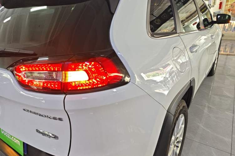 Used Jeep Cherokee 2016 2.4L Professional Smart Version Right Rear Taillight