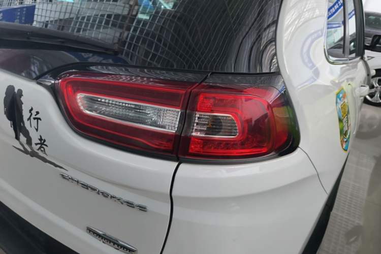 Used Jeep Cherokee 2016 2.0L Superior Edition Right Rear Taillight