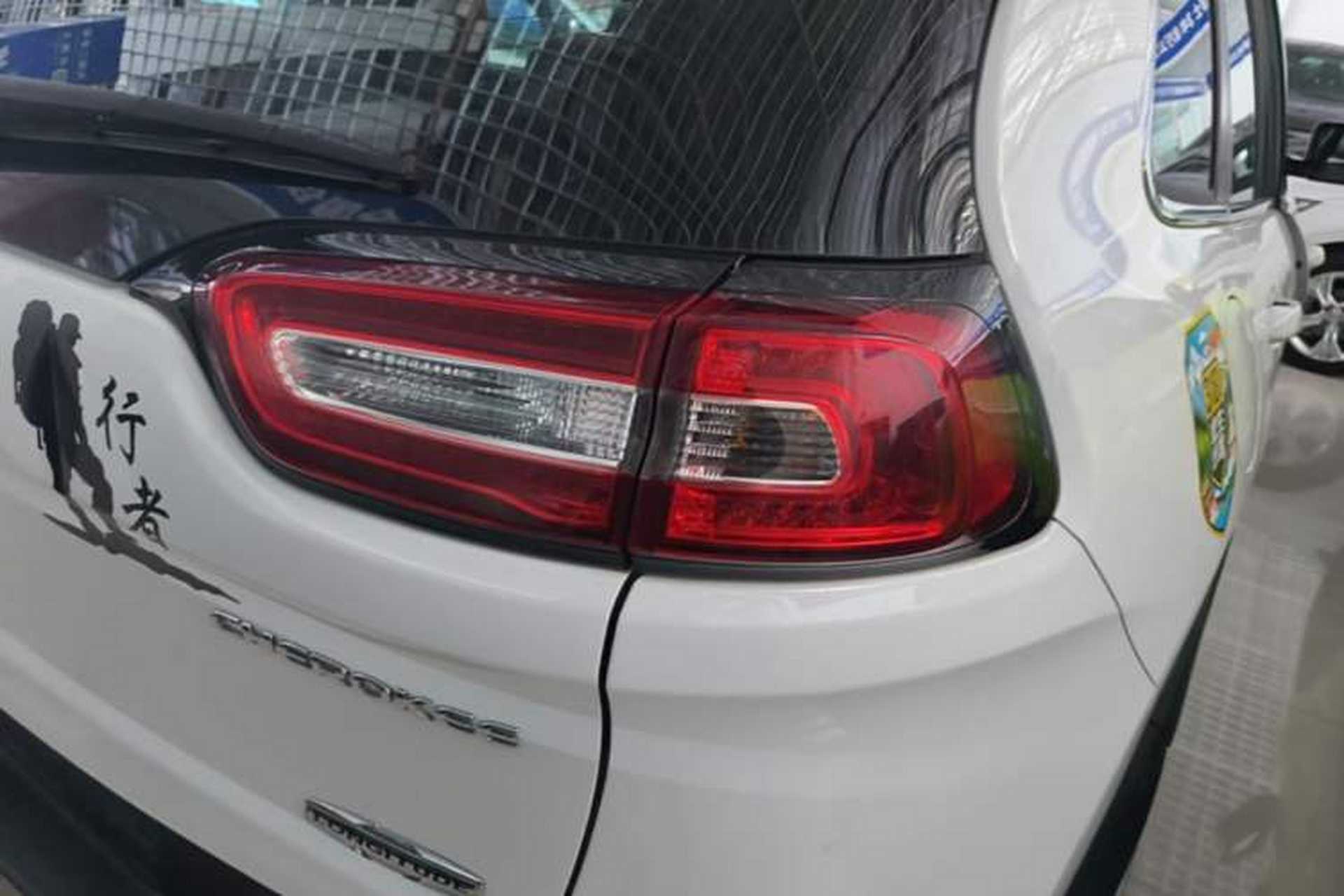 Used Jeep Cherokee 2016 2.0L Superior Edition Right Rear Taillight