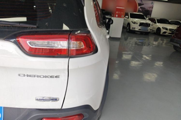 Used Jeep Cherokee 2016 2.4L Leading Edition Right Rear Taillight