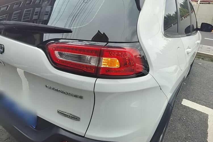 Used Jeep Cherokee 2016 2.4L Professional Smart Version Right Rear Taillight