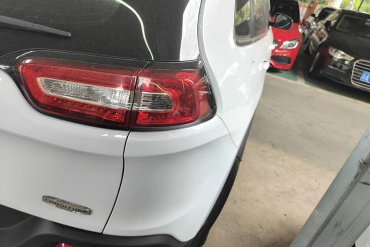 Used Jeep Cherokee 2016 2.0L Superior Edition Right Rear Taillight