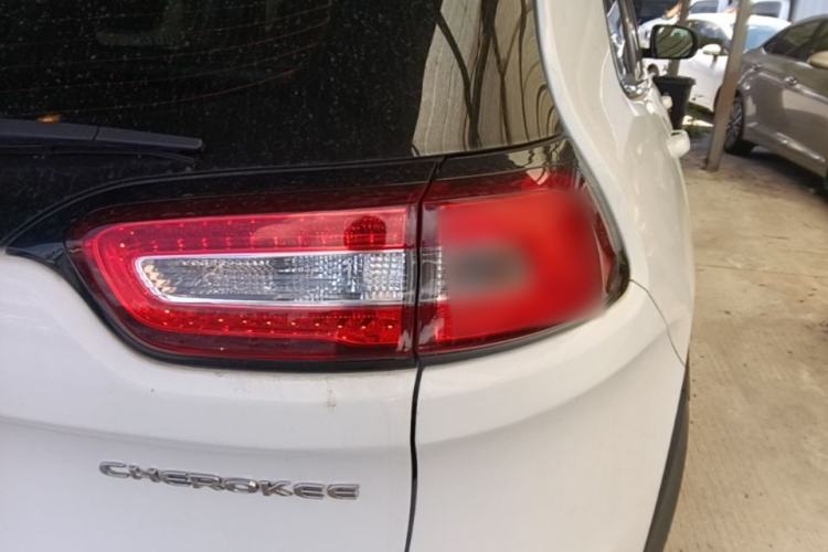 Used Jeep Cherokee 2016 2.4L Professional Edition Right Rear Taillight