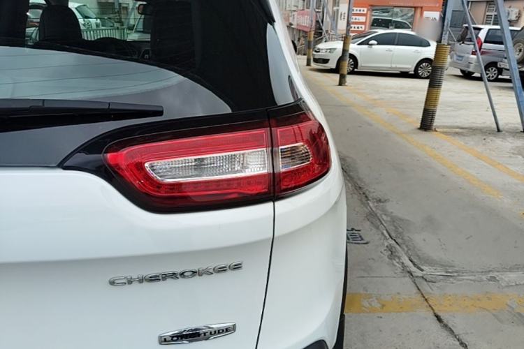 Used Jeep Cherokee 2016 2.4L Professional Smart Version Right Rear Taillight