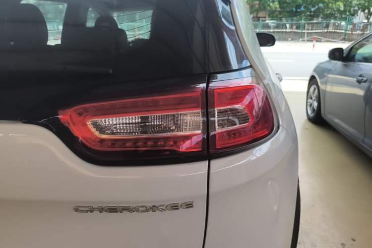 Used Jeep Cherokee 2016 2.0L Leading Edition Right Rear Taillight
