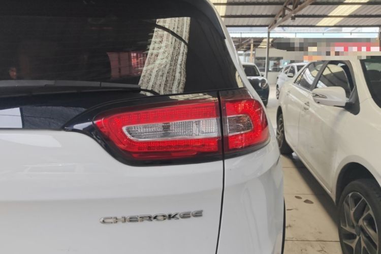 Used Jeep Cherokee 2016 2.4L Professional Edition Right Rear Taillight