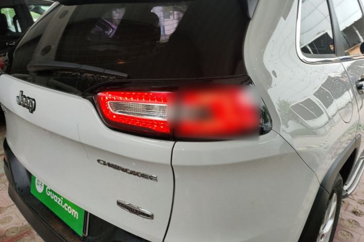 Used Jeep Cherokee 2016 2.0L Leading Edition Right Rear Taillight