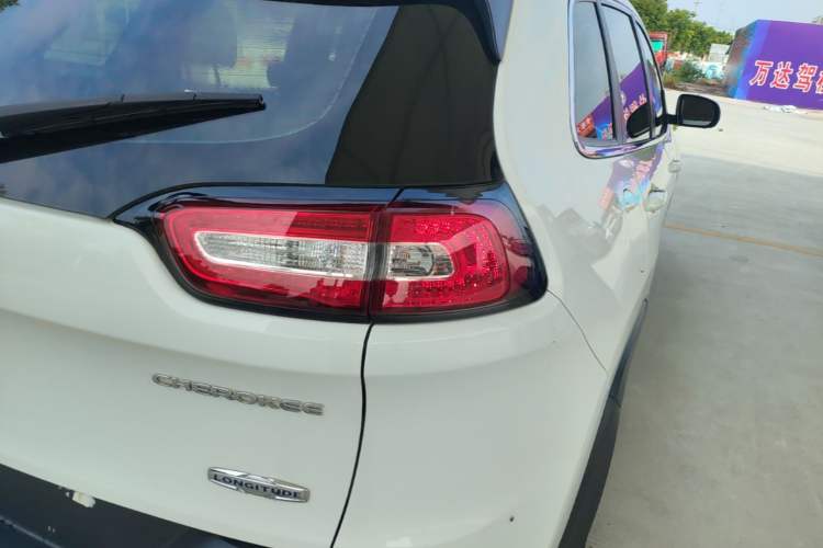 Used Jeep Cherokee 2016 2.4L Leading Edition Right Rear Taillight