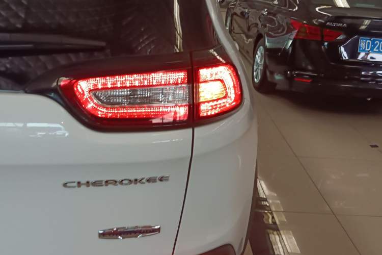 Used Jeep Cherokee 2016 2.0L Superior Edition Right Rear Taillight