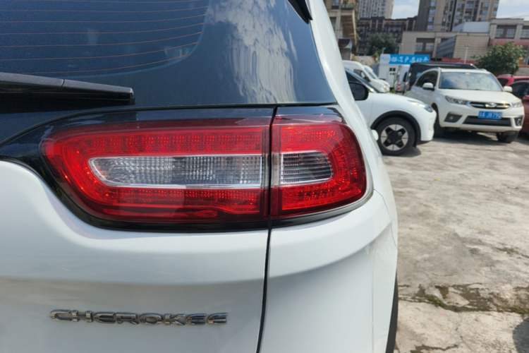 Used Jeep Cherokee 2016 2.0L Smart Version Right Rear Taillight