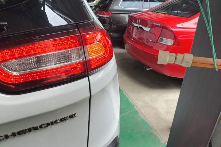 Used Jeep Cherokee 2016 2.4L 75th Anniversary Edition Right Rear Taillight