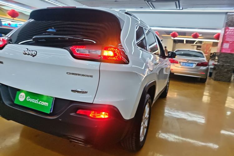 Used Jeep Cherokee 2016 2.4L Leading Edition Right Rear Taillight