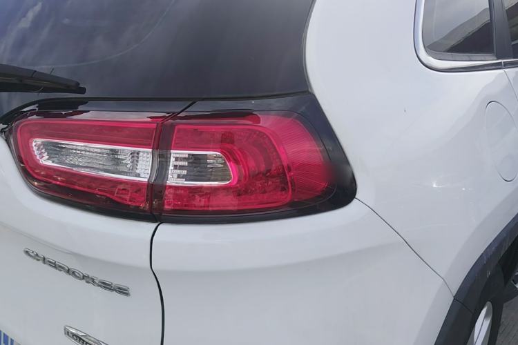 Used Jeep Cherokee 2016 2.4L Professional Edition Right Rear Taillight