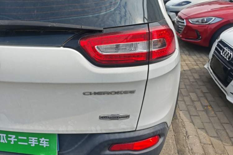 Used Jeep Cherokee 2016 2.0L Superior Edition Right Rear Taillight