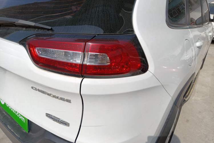 Used Jeep Cherokee 2016 2.0L Superior Edition Right Rear Taillight