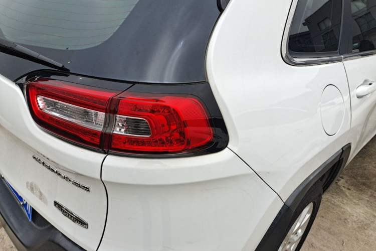 Used Jeep Cherokee 2016 2.0L Superior Edition Right Rear Taillight
