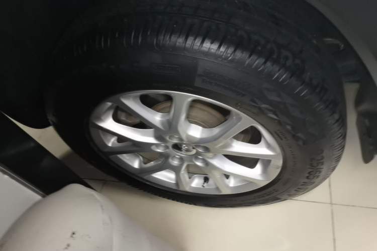 Used Jeep Cherokee 2016 2.4L Professional Edition Right Rear Wheel Hub