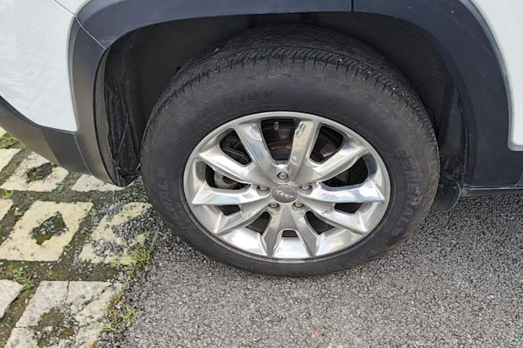Used Jeep Cherokee 2016 2.4L Superior Edition Right Rear Wheel Hub