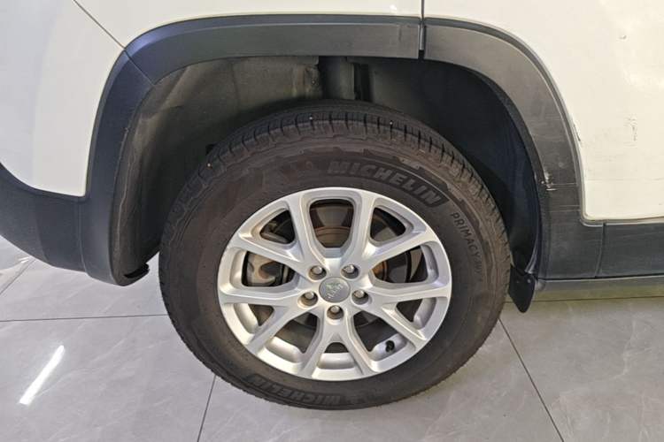 Used Jeep Cherokee 2016 2.4L Professional Smart Version Right Rear Wheel Hub