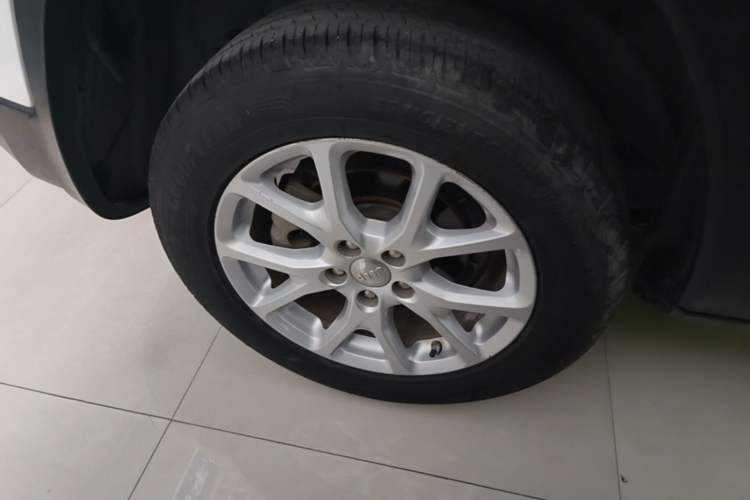 Used Jeep Cherokee 2016 2.0L Superior Edition Right Rear Wheel Hub