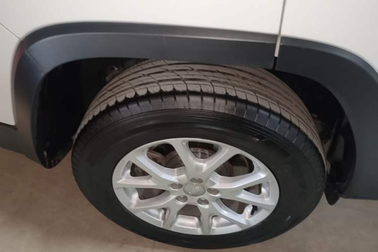 Used Jeep Cherokee 2016 2.4L Professional Edition Right Rear Wheel Hub