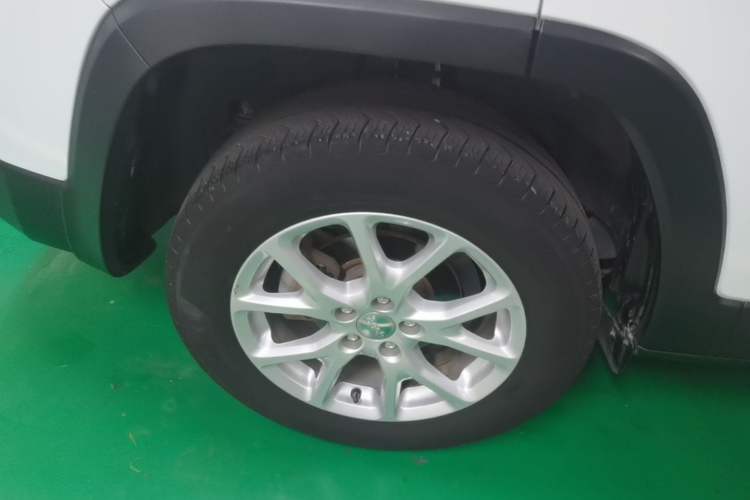 Used Jeep Cherokee 2016 2.0L Superior Edition Right Rear Wheel Hub