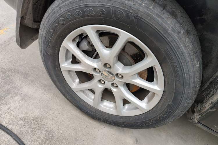 Used Jeep Cherokee 2016 2.4L Professional Edition Right Rear Wheel Hub