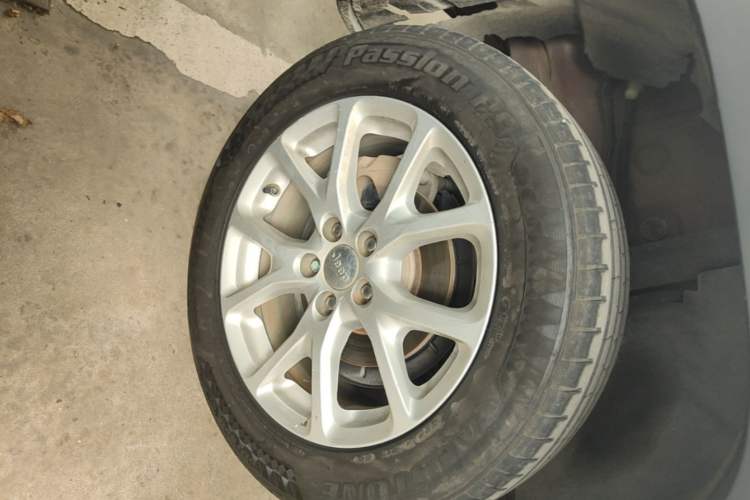 Used Jeep Cherokee 2016 2.0L Superior Edition Right Rear Wheel Hub