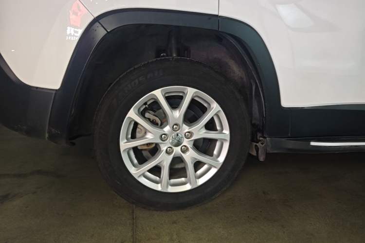 Used Jeep Cherokee 2016 2.0L Superior Edition Right Rear Wheel Hub